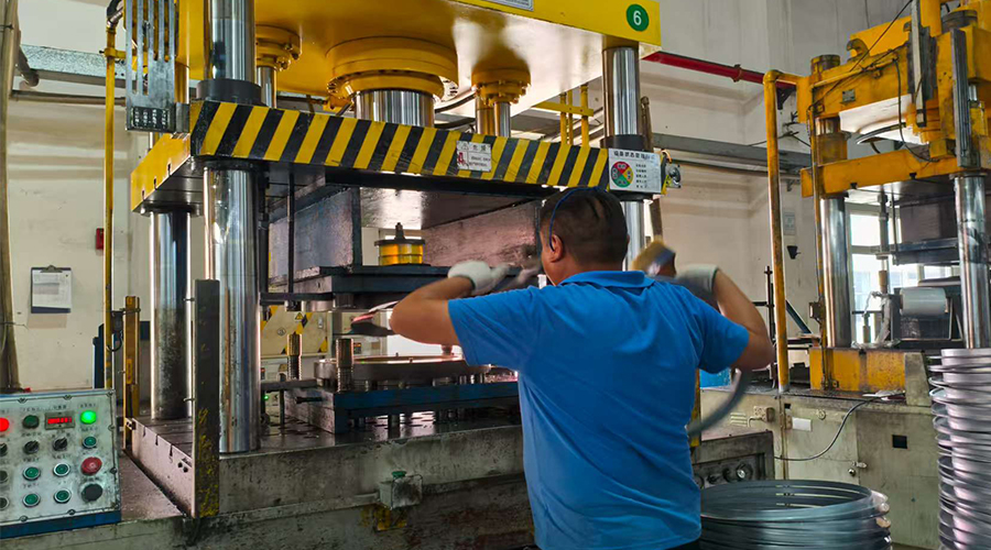 金環(huán)電器的滾筒干衣機(jī)如何適應(yīng)游艇、輪船等特殊海洋環(huán)境，確保高安全性和穩(wěn)定性？