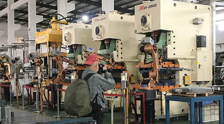 江門市攝影協(xié)會蒞臨金環(huán)電器拍攝交流  用鏡頭見證實力！