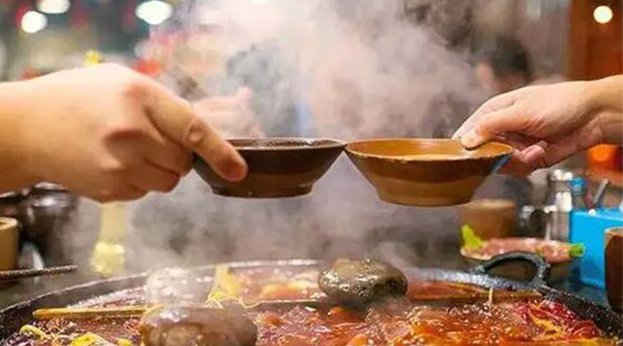 冬天火鍋團(tuán)建引來一身火鍋味  衣物烘干機(jī)化解職場(chǎng)尷尬！